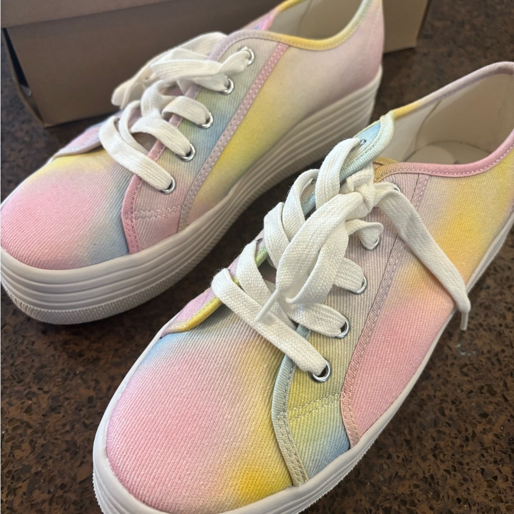 New w/‎ Box Steve Madden Pastel Tie-Dye Athletic Shoes